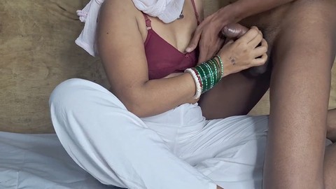 La bhabhi indienne excitée séduit et savoure un festival de baise torride avec une touche de romance