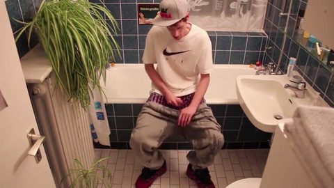 Swag, gay pee, gay sagging pants