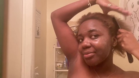 Ebony girlfriend enjoys solo play the morning after