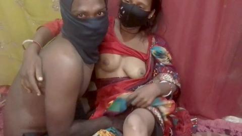 Bhabhi Ji se fait défoncer sa chatte serrée après avoir excité la moitié du village avec son cul sexy