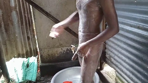 Fiesta de sexo gay salvaje con sementales negros en la ducha