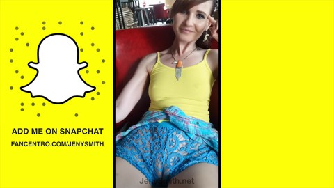 Le show coquin de Snapchat de Jeny Smith met en avant des bas en résille, des exhibitions en public et plus encore