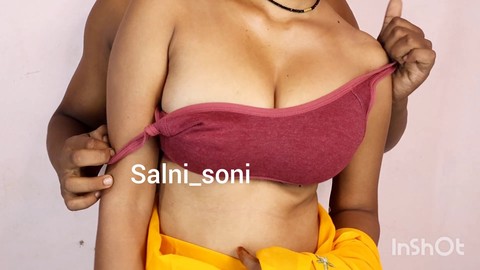 Belle beauté indienne avec une chatte vierge explore sa sexualité