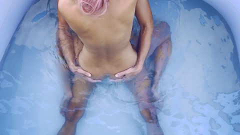 Erotische Unterwasser-Abenteuer im Pool - Unerfahrenes Paar erlebt intensive Orgasmen !
