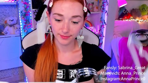 Die lustige und sexy nackte Mädchen Sabrina_Great bringt Freude an ihrem Geburtstag.