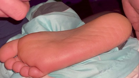 Sperma auf atemberaubende Füße unter dem Nachthimmel gespritzt