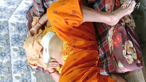 Una bhabi desi partecipa a un'orgia con suo marito e si diverte con un po' di giochi preliminari con il suo seno Una bhabi desi partecipa a un'orgia con suo marito e si diverte con un po' di giochi preliminari con il suo seno