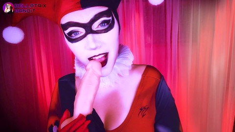 El supervillano Encantadora domina a la heroína femenina en el juego de rol de cosplay