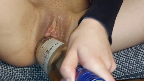 Mia moglie ama cavalcare una bottiglia enorme