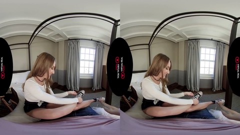 La estrella del porno en realidad virtual, Daisy Stone, ofrece un escape apetitoso con mamada y cabalgata POV