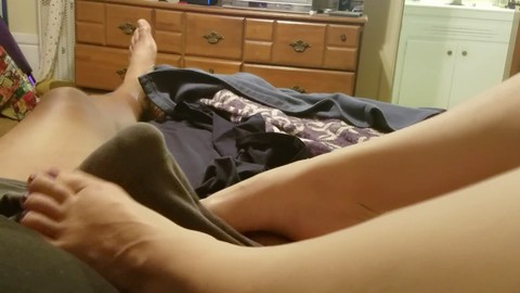 Hast du jemals erlebt, wie großartig ein Footjob oder eine Fußanbetung ist?!